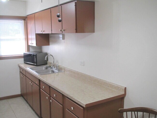 Building Photo - 33 N Clifton Ave