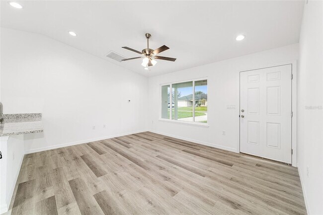Building Photo - 691 NE 130th Ct