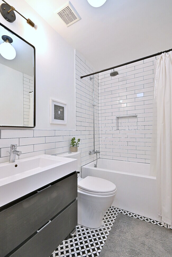 Building Photo - 7324 N Bell Ave