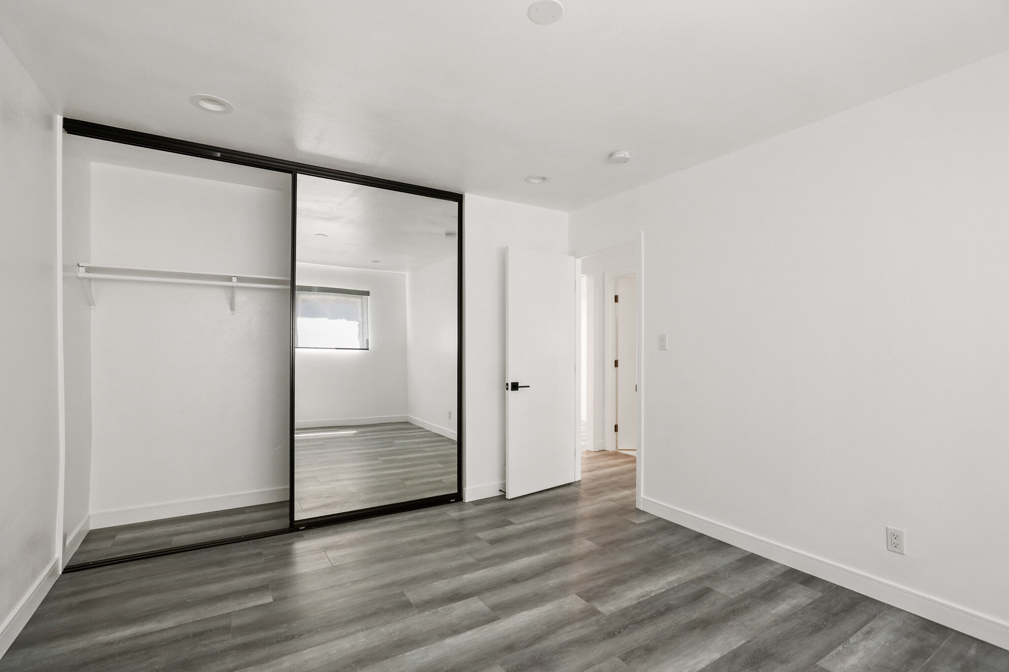 Building Photo - 900 W College St