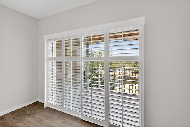 Building Photo - 625 Fairway Dr