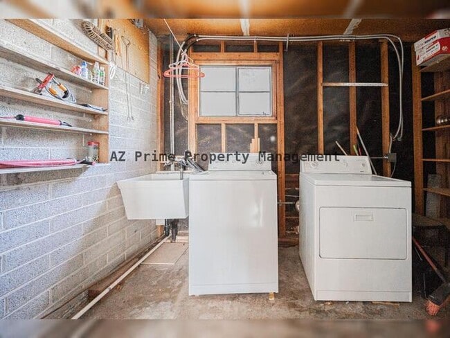 Building Photo - 530 W 15th St