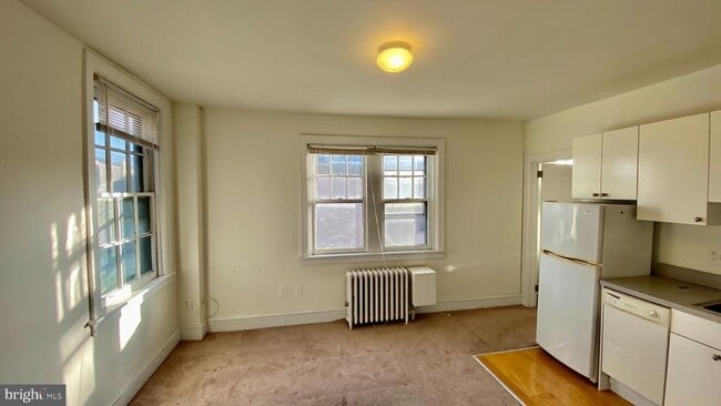 Building Photo - 332 S 17th St