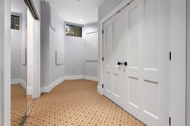 Building Photo - 58 Thomas Park