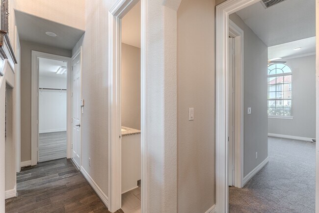 Building Photo - 6 Winter Thicket Pl