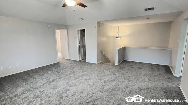 Building Photo - FOR RENT - MOVE IN READY - 3BED 2.5BATH - ...