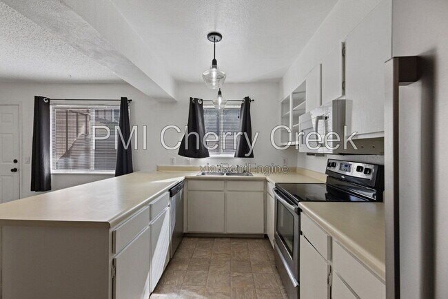 Building Photo - 554 Vance St