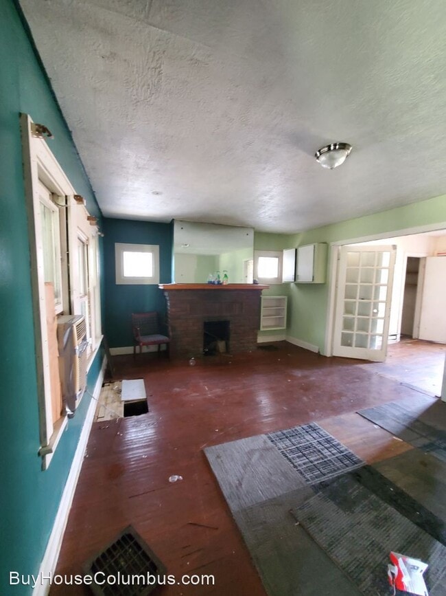 Building Photo - 3 br, 1 bath House - 614 S Warren Ave