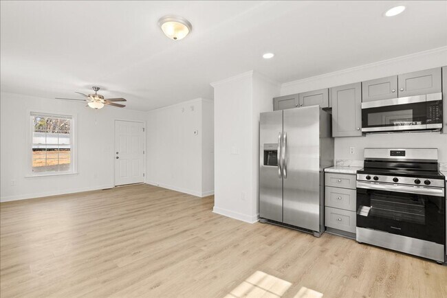 Building Photo - The Home You’ve Been Searching For! *Utili...