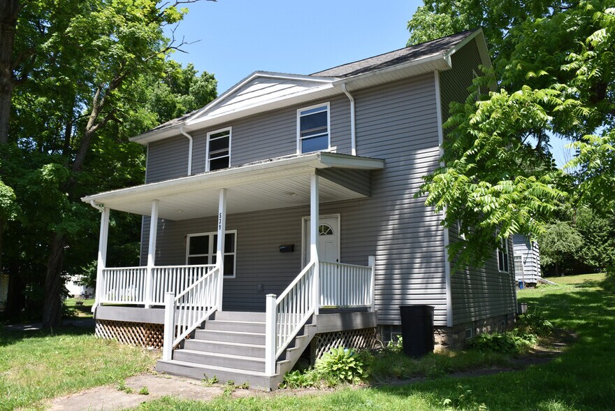 Building Photo - 539 North St