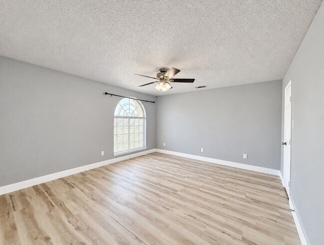 Building Photo - 5709 Parkwood Trail