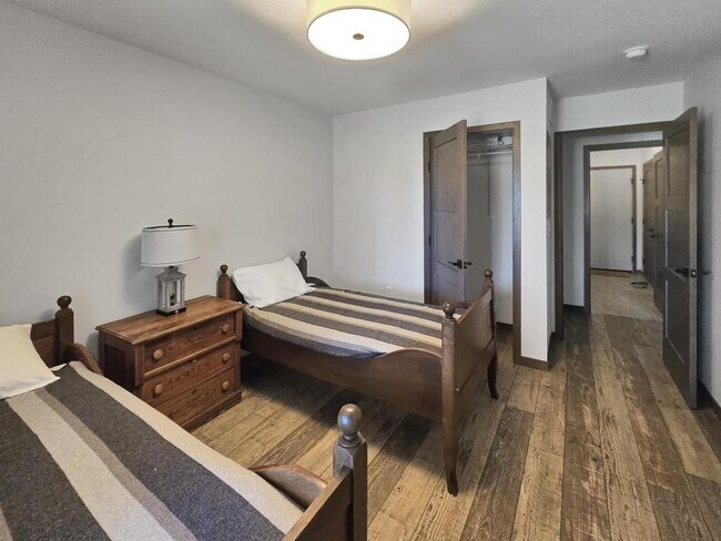 Building Photo - 1558 Blaine's Wy