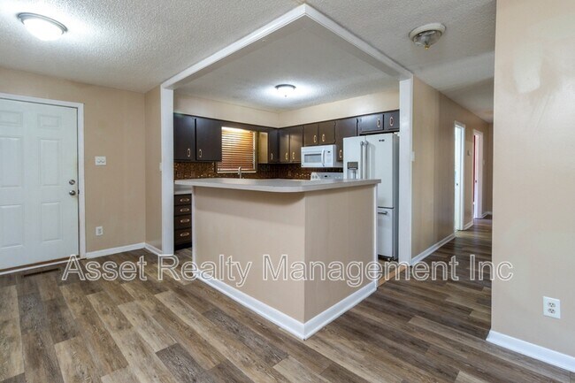 Building Photo - 1817 Sedgewick Dr