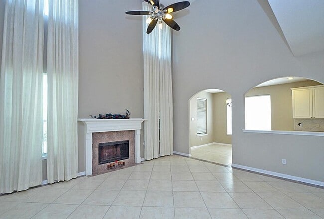 Building Photo - 523 Crestridge Dr