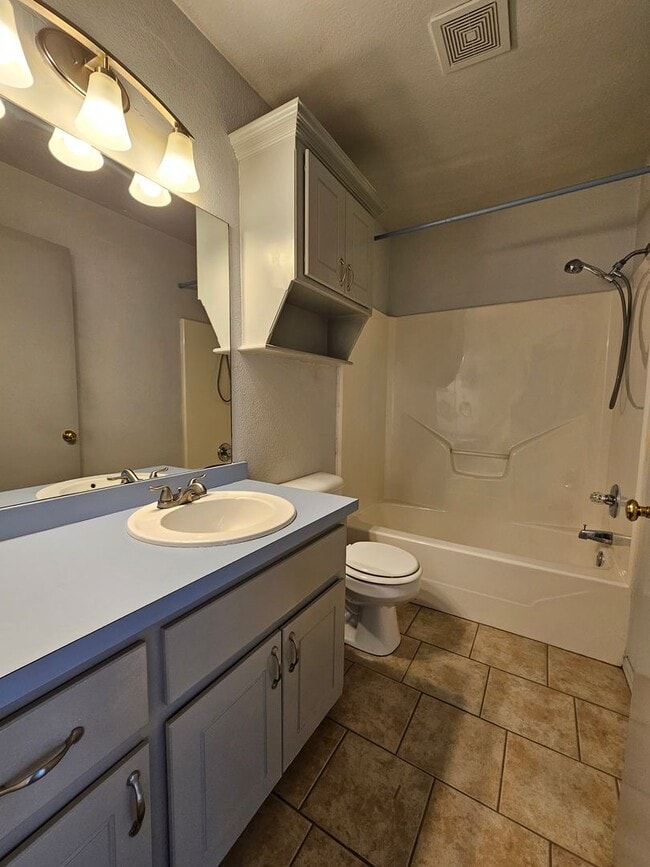 Building Photo - (3) Bed/(2) Bath in SW OKC/Moore Avail NOW! Pet Negotiable!