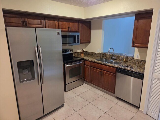 Building Photo - 14520 Laguna Beach Cir