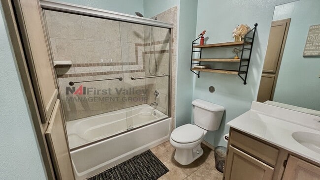 Building Photo - 1 Bedroom, 1 Bath Executive
