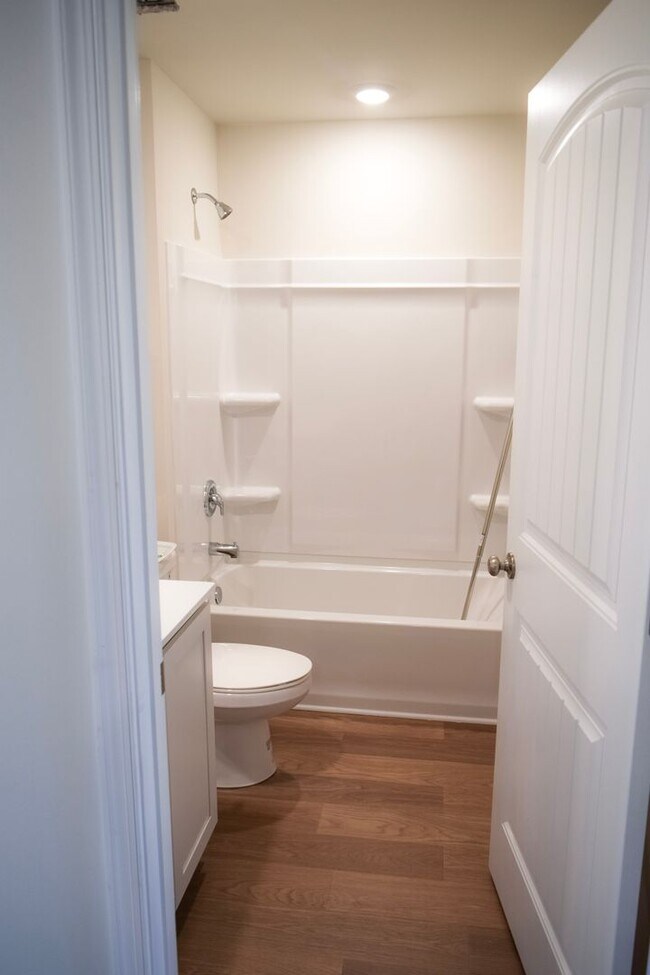 Building Photo - Stunning Brand New End Townhome