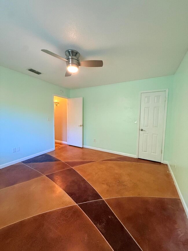 Building Photo - 255 Ridge Lake Rd