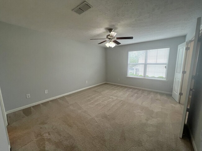 Building Photo - 813 Vigilant Dr