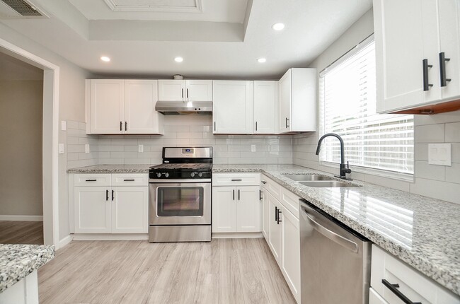 Building Photo - 22018 Grand Forks Dr