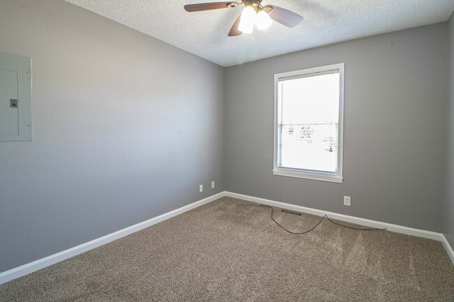 Building Photo - 207 Ruf Dr