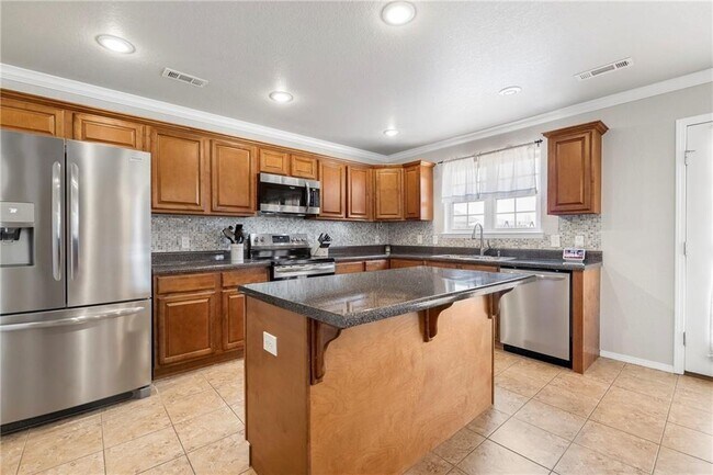 Building Photo - 5005 W Bay Ct