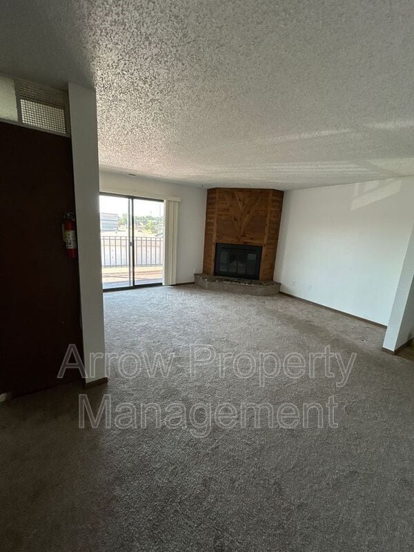 Building Photo - 203 E Arbor Ave