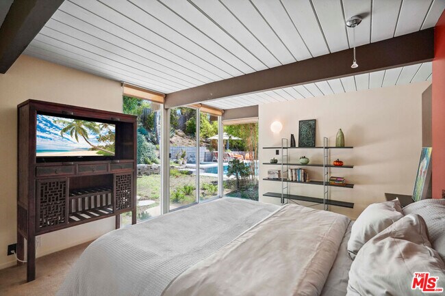 Building Photo - 1568 Stoddard Ave