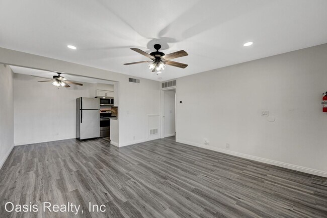 Building Photo - 1 br, 1 bath House - 605 S. Royal Crest Ci...