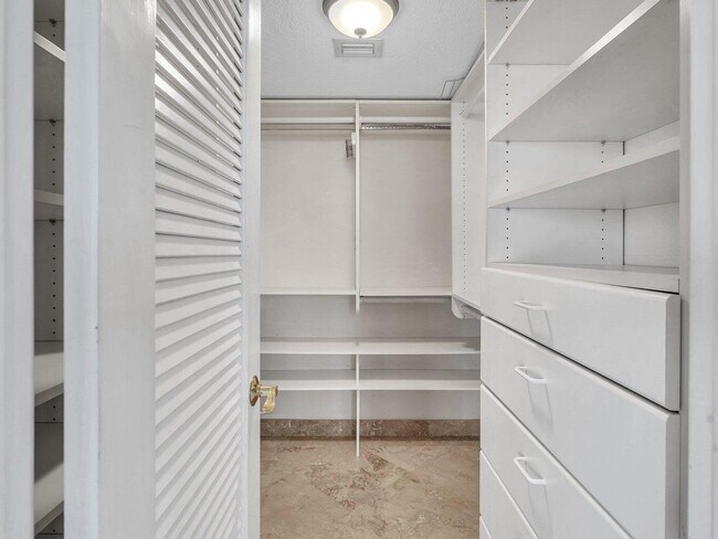 Building Photo - 4200 N Ocean Dr