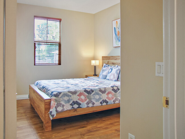 2nd floor: 3rd bedroom with Queen size bed - 11013 Ragsdale Rd