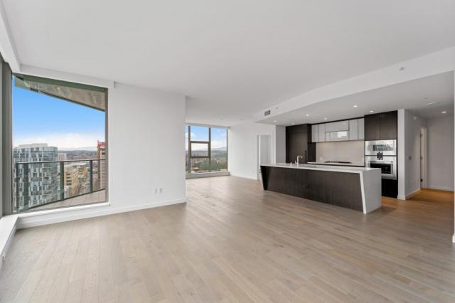 Building Photo - 2 bedroom in Bellevue WA 98004