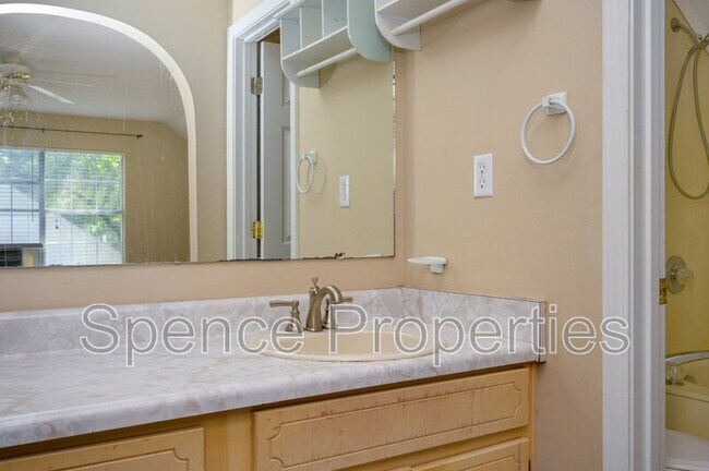 Building Photo - 4863 Kensington Ln