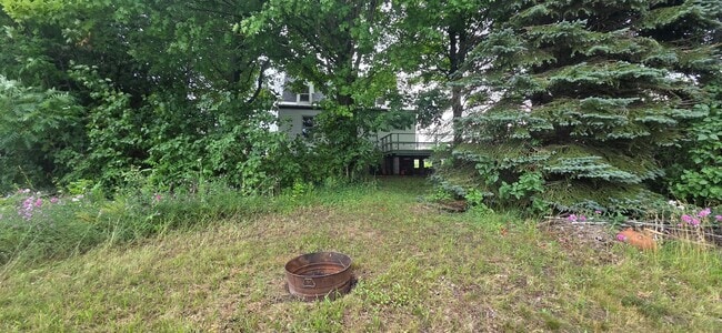 Building Photo - 13497 Center Rd