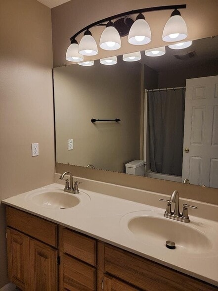 Building Photo - 2301 Silver Crest Ct