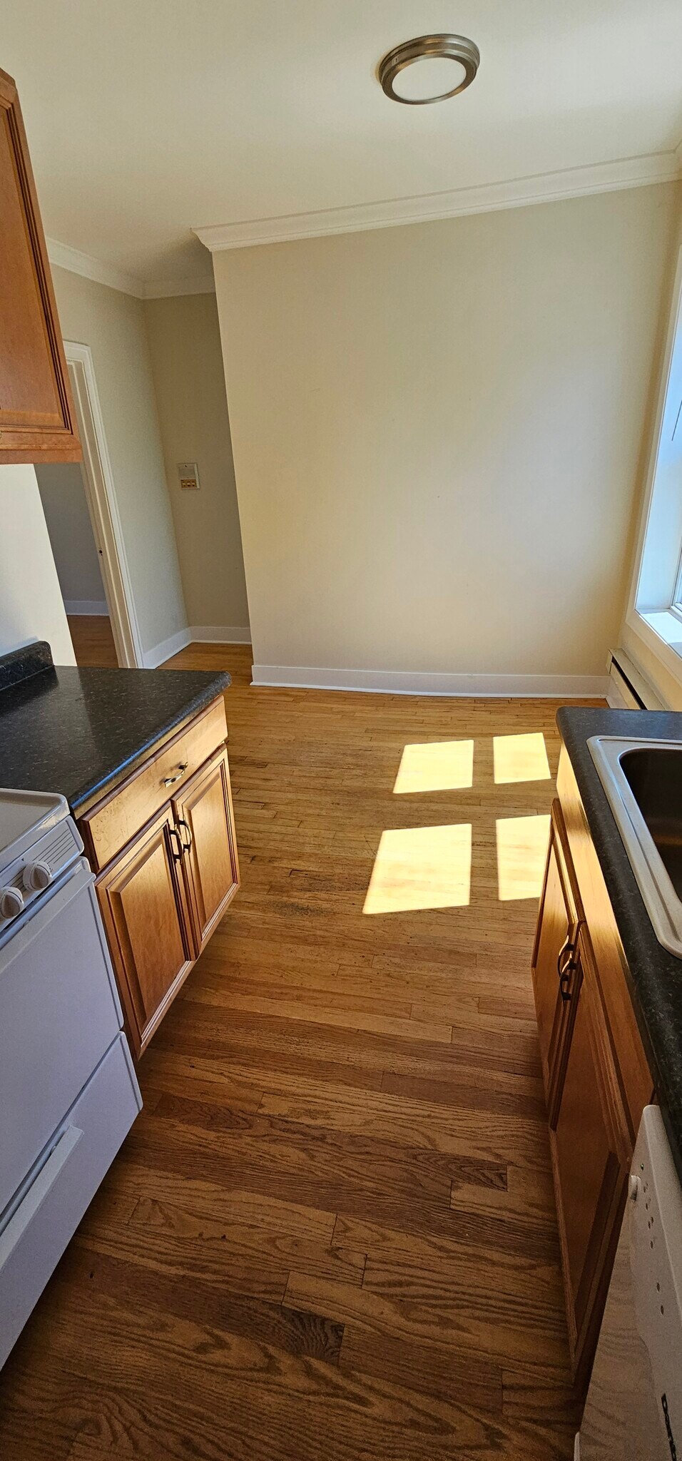 Building Photo - 3824 N Greenview Ave