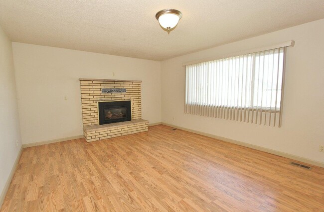 Building Photo - 23750 Fox Ave