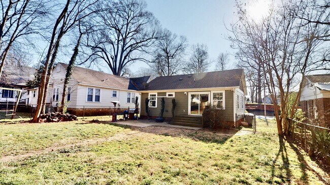 Building Photo - 2014 Roslyn Ave