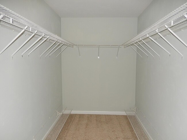 Building Photo - 1858 Vineland Ln