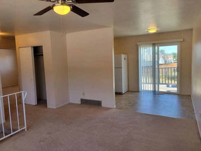 Building Photo - 4 Bed 2 Bath Allowing Pets - Available Now...