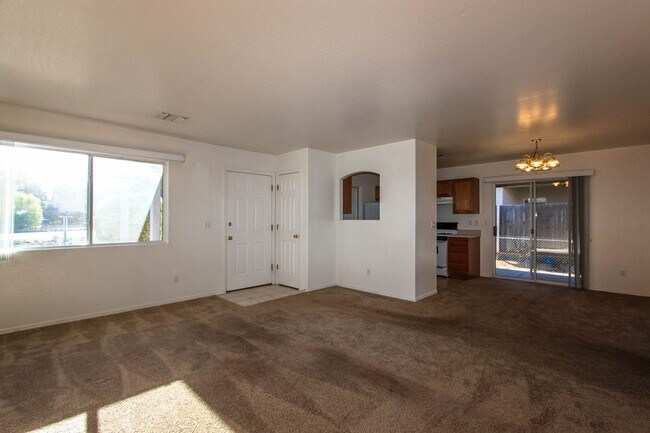 Building Photo - 6200 N Rockland Dr