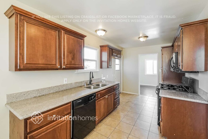 Building Photo - 15007 Florwood Ave