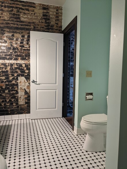 Bathroom - 1133 S Washington Ave