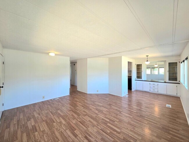Building Photo - 1529 NW Avon Ct