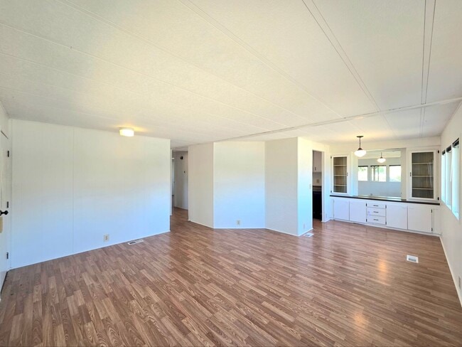 Building Photo - Cute 2-Bedroom & 2-Bathroom Single Family Home for Rent!