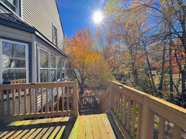 Building Photo - Lake Ridge Gem: Your Inviting Home Awaits!