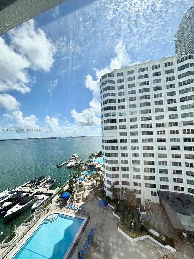 Building Photo - 801 Brickell Bay Dr