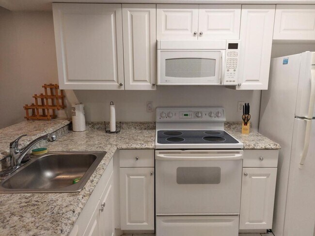 Building Photo - 2989 Sir Hamilton Cir