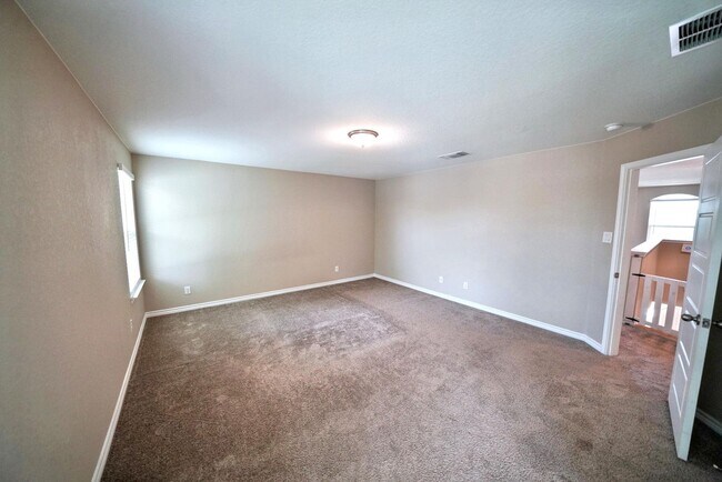 Building Photo - Beautiful 3-Bedroom Home with Flex Space i...